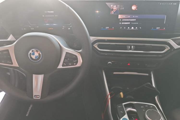 Used BMW i3 2024 eDrive 35 L Center Console
