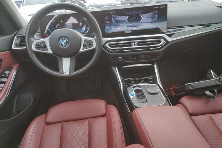 Used BMW i3 2024 eDrive 35 L Center Console