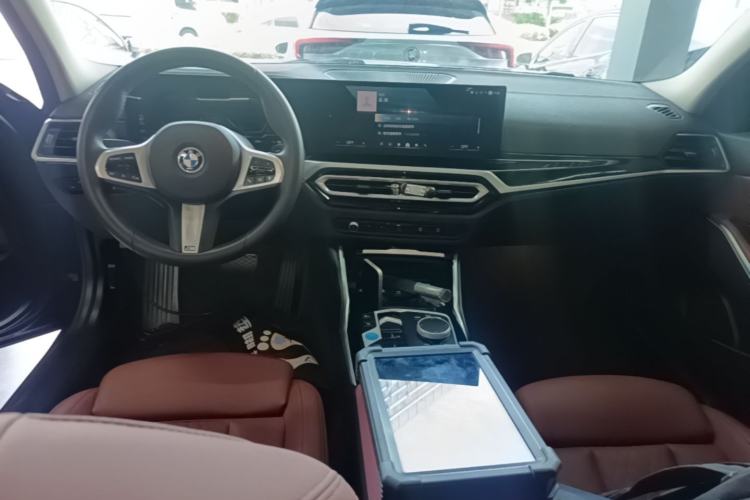 Used BMW i3 2024 eDrive 35 L Center Console