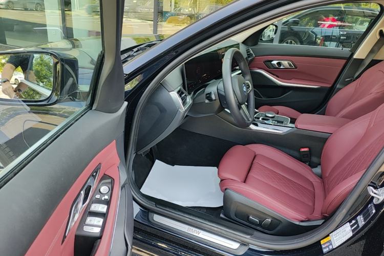 Used BMW i3 2024 eDrive 35 L Driver Seat
