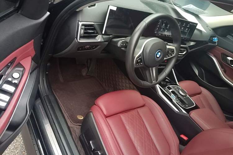 Used BMW i3 2024 eDrive 35 L Driver Seat