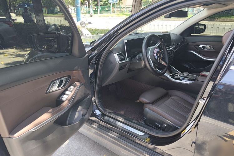 Used BMW i3 2024 eDrive 35 L Driver Seat