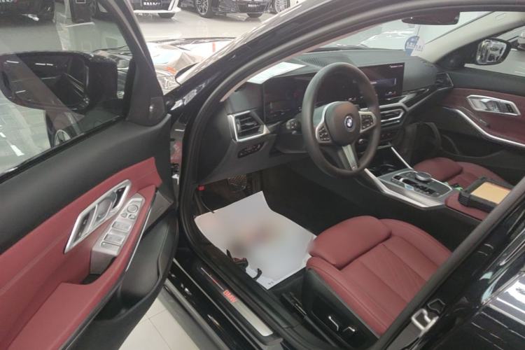 Used BMW i3 2024 eDrive 40 L Midnight Sports Package Driver Seat