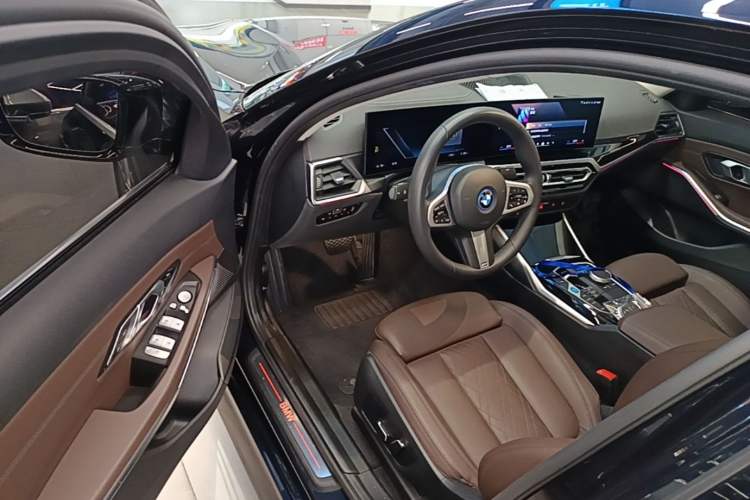 Used BMW i3 2024 eDrive 35 L Driver Seat