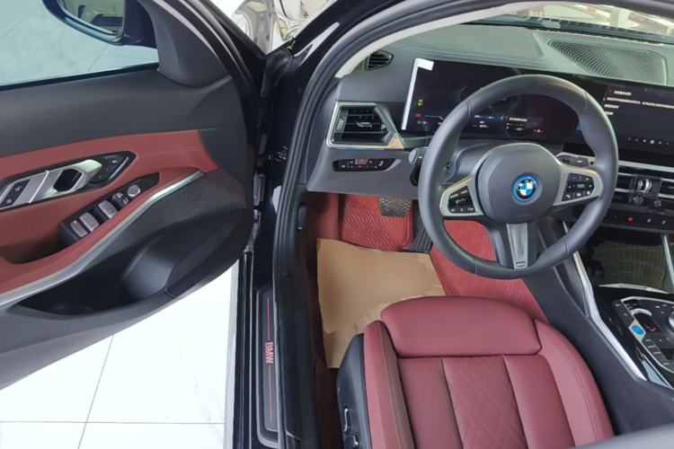 Used BMW i3 2024 eDrive 35 L Driver Seat