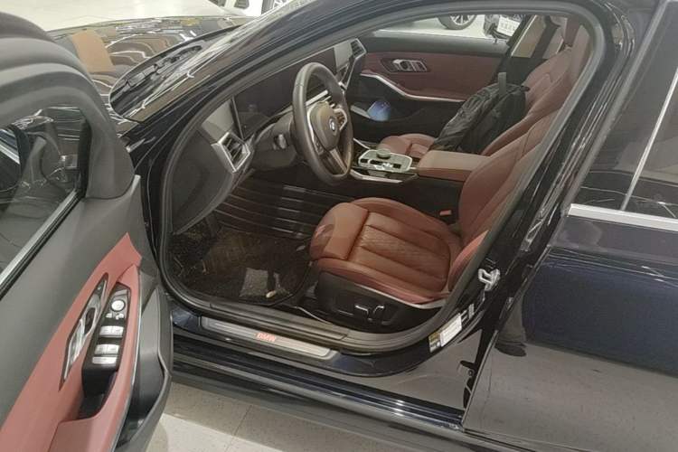 Used BMW i3 2024 eDrive 35 L Driver Seat