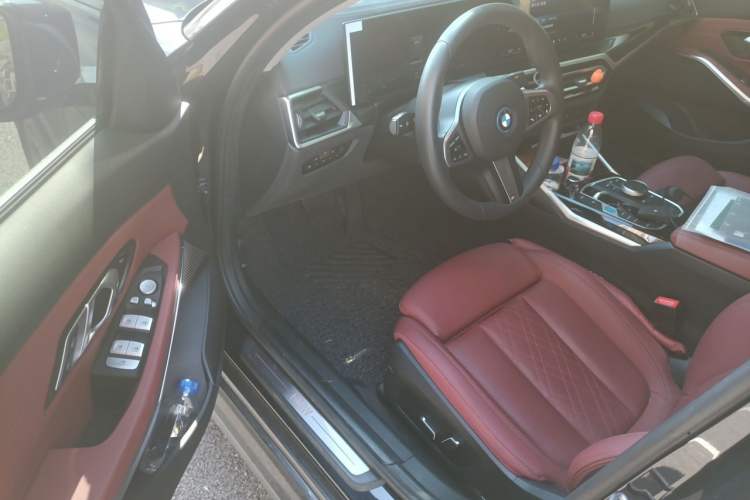 Used BMW i3 2024 eDrive 35 L Driver Seat