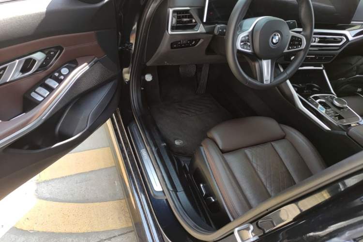 Used BMW i3 2024 eDrive 35 L Driver Seat