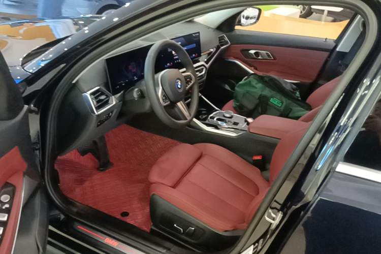 Used BMW i3 2024 eDrive 35 L Driver Seat