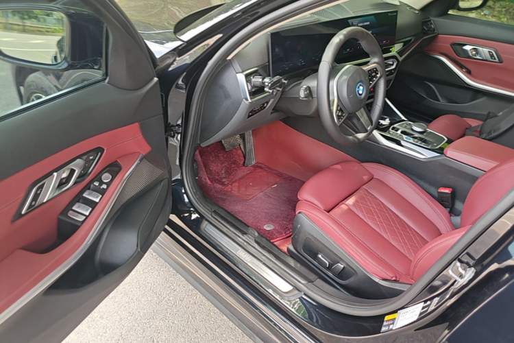 Used BMW i3 2024 eDrive 35 L Driver Seat