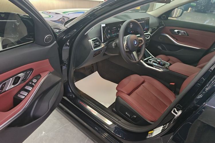 Used BMW i3 2024 eDrive 35 L Driver Seat