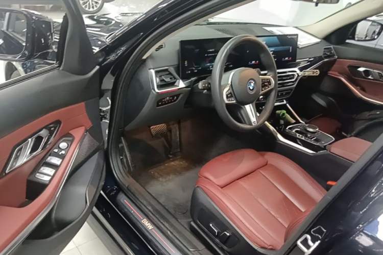 Used BMW i3 2024 eDrive 35 L Driver Seat