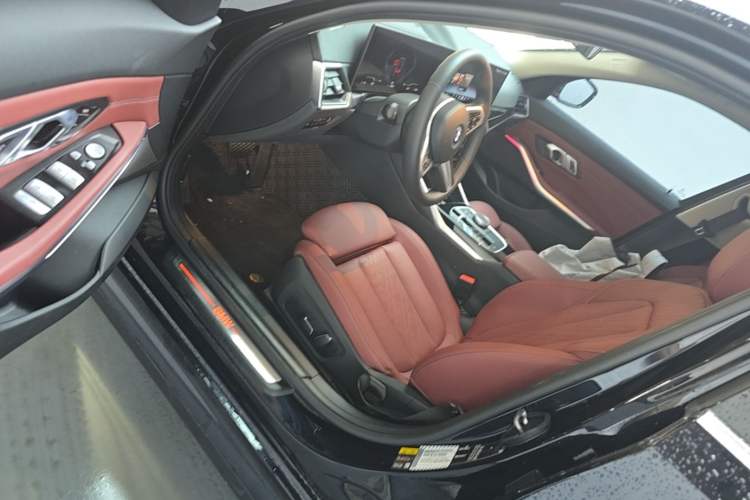Used BMW i3 2024 eDrive 35 L Driver Seat