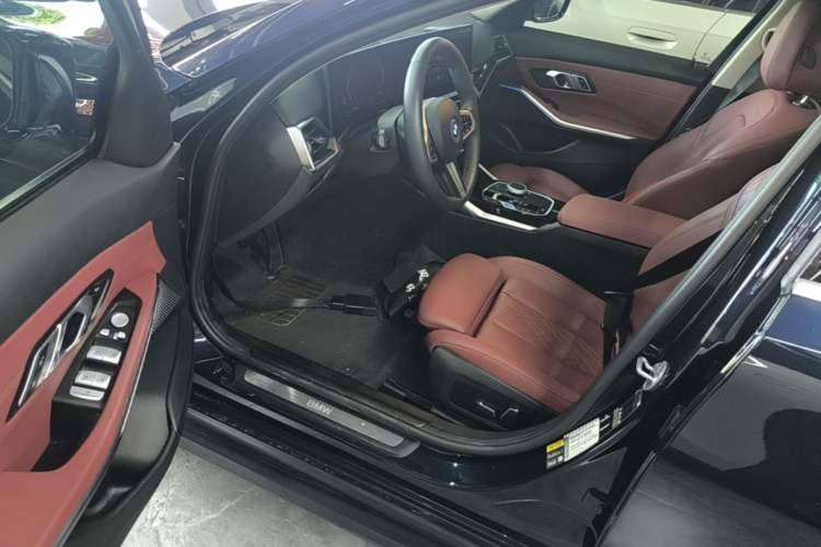 Used BMW i3 2024 eDrive 35 L Driver Seat