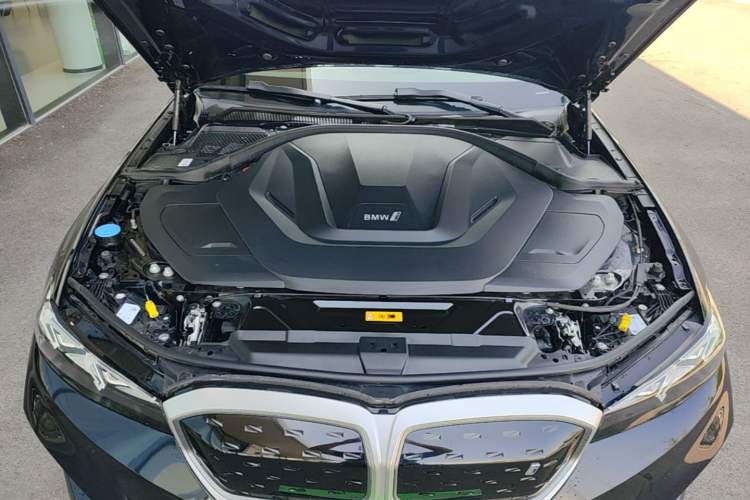 Used BMW i3 2024 eDrive 35 L Engine Bay