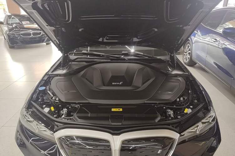 Used BMW i3 2024 eDrive 35 L Engine Bay