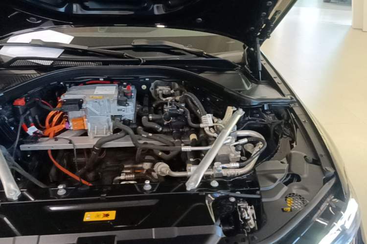 Used BMW i3 2024 eDrive 35 L Engine Bay Left
