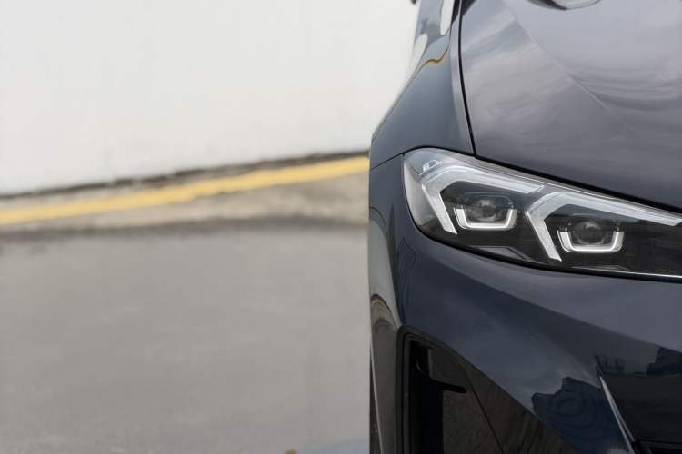 Used BMW i3 2024 eDrive 35 L Exterior 10