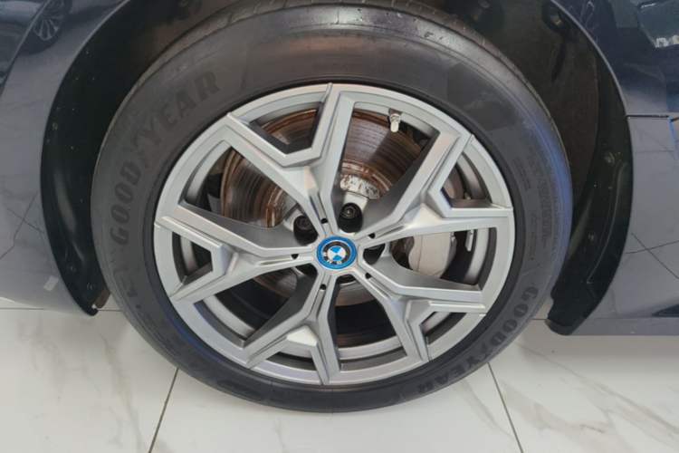 Used BMW i3 2024 eDrive 35 L Exterior 2