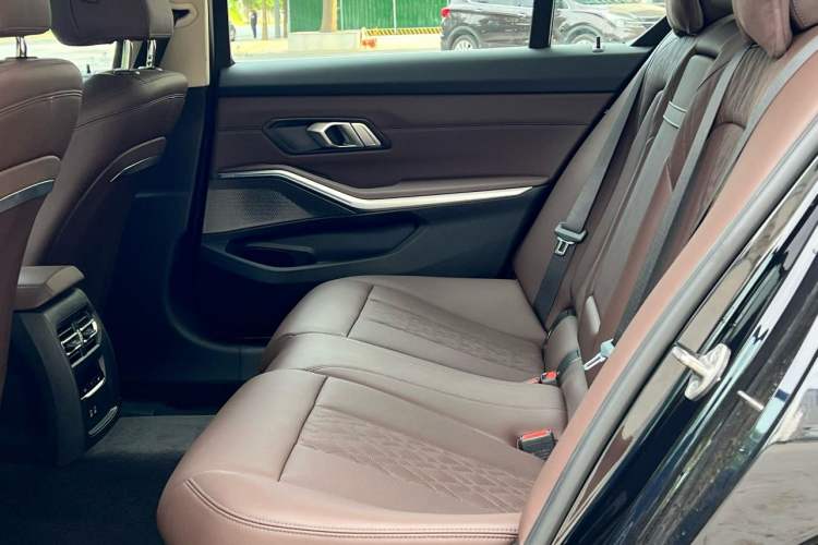 Used BMW i3 2024 eDrive 35 L Exterior 4