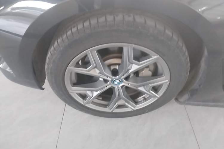 Used BMW i3 2024 eDrive 35 L Exterior 4
