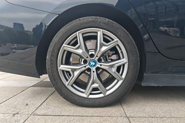 Used BMW i3 2024 eDrive 35 L Exterior 4