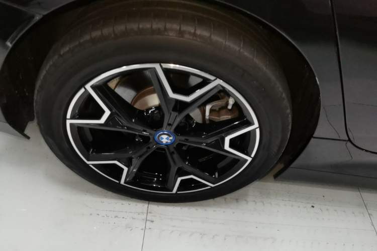 Used BMW i3 2024 eDrive 40 L Midnight Edition Exterior 4