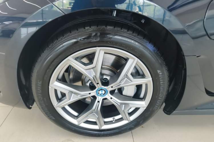 Used BMW i3 2024 eDrive 35 L Exterior 4