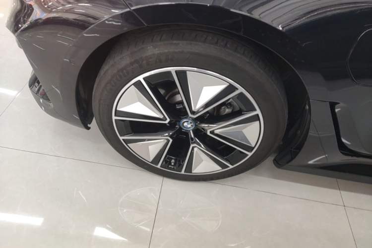 Used BMW i3 2024 eDrive 40 L Midnight Sports Package Exterior 4