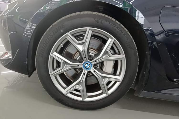 Used BMW i3 2024 eDrive 35 L Exterior 4