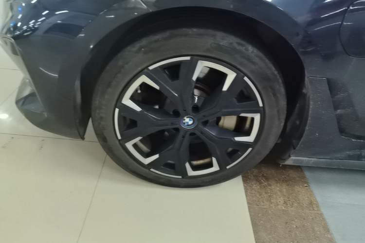 Used BMW i3 2024 eDrive 35 L Exterior 4