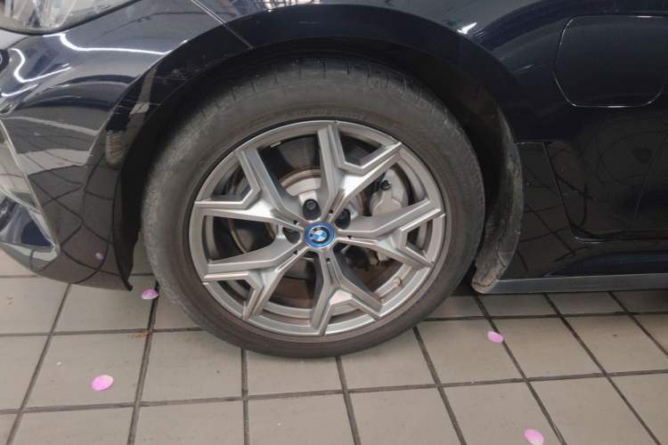 Used BMW i3 2024 eDrive 35 L Exterior 4