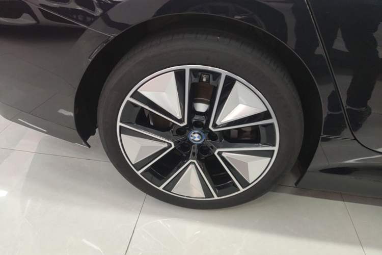 Used BMW i3 2024 eDrive 40 L Midnight Sports Package Exterior 5