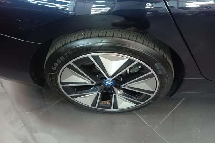 Used BMW i3 2024 eDrive 40 L Midnight Sports Package Exterior 5