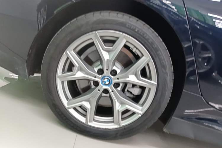 Used BMW i3 2024 eDrive 35 L Exterior 5