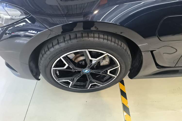 Used BMW i3 2024 eDrive 40 L Midnight Edition Exterior 7