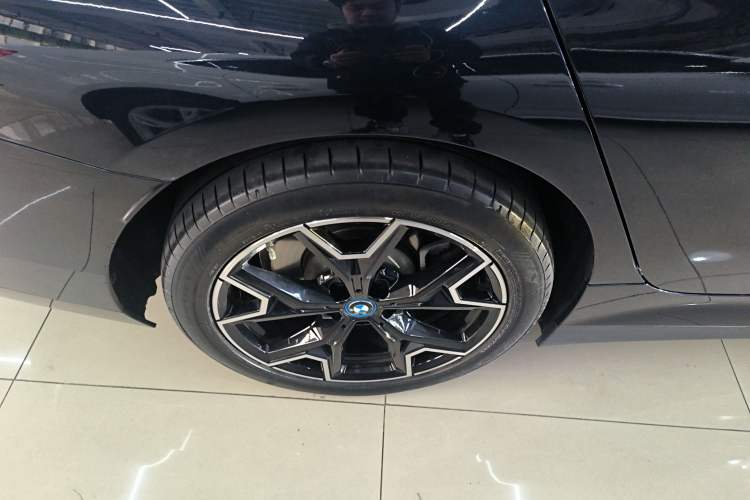 Used BMW i3 2024 eDrive 40 L Midnight Edition Exterior 8
