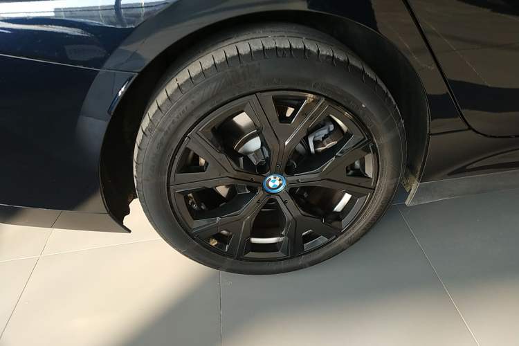 Used BMW i3 2024 eDrive 35 L Exterior 8