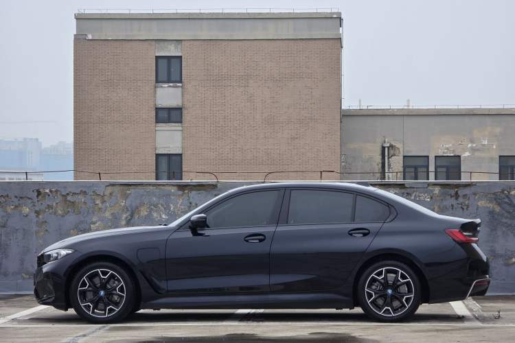 Used BMW i3 2024 eDrive 40 L Midnight Edition Exterior 9