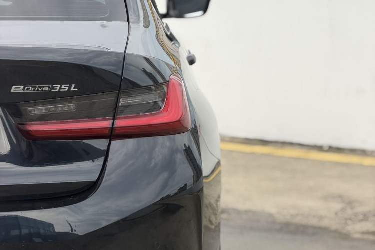Used BMW i3 2024 eDrive 35 L Exterior 9