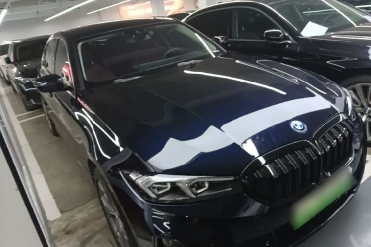 Used BMW i3 2024 eDrive 35 L Front Right 45 Deg