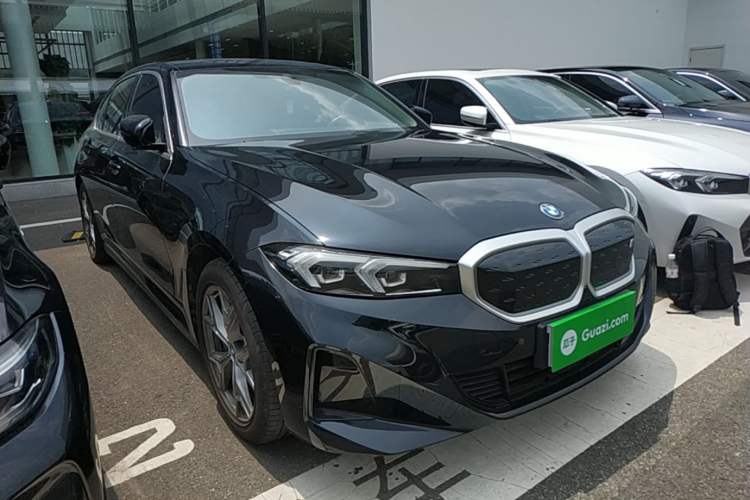 Used BMW i3 2024 eDrive 35 L Front Right 45 Deg