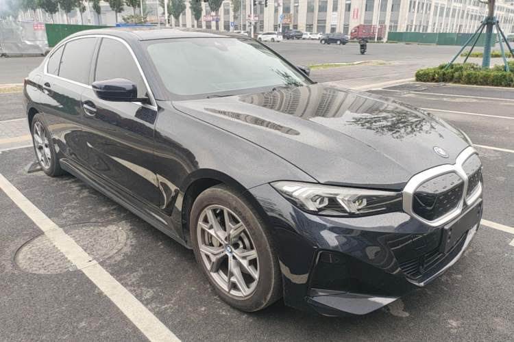 Used BMW i3 2024 eDrive 35 L Front Right 45 Deg