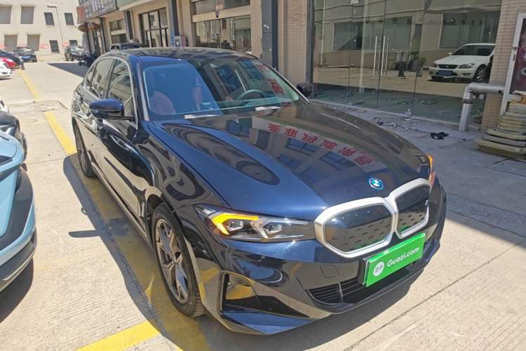 Used BMW i3 2024 eDrive 35 L Front Right 45 Deg