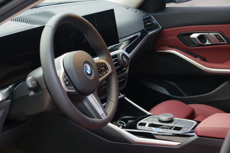 Used BMW i3 2024 eDrive 35 L Interior 1