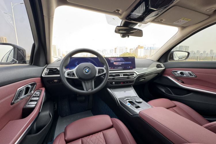 Used BMW i3 2024 eDrive 35 L Interior 11