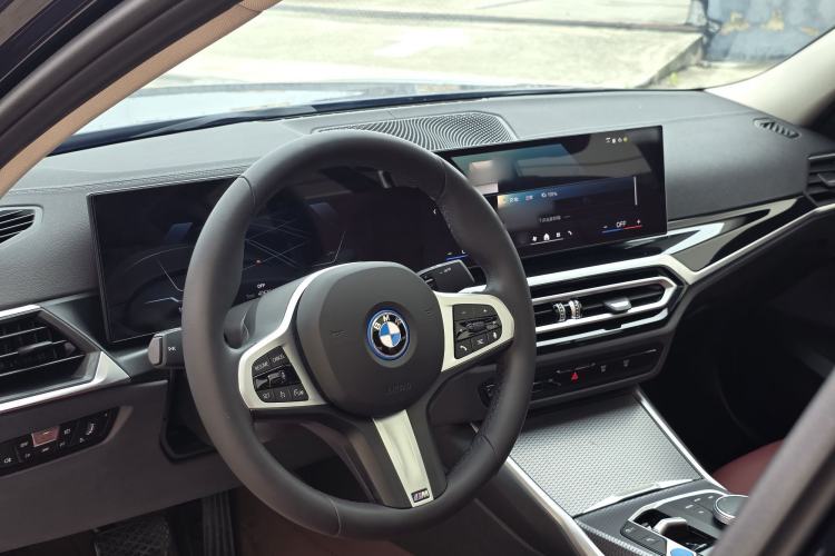 Used BMW i3 2024 eDrive 40 L Midnight Edition Interior 2