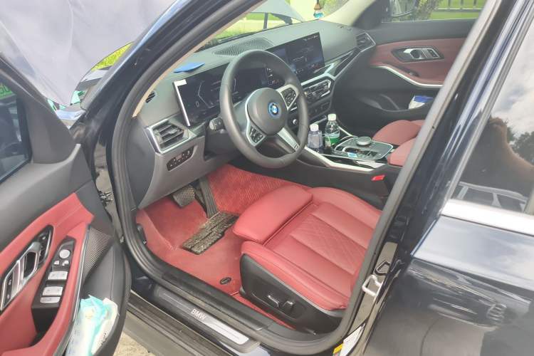 Used BMW i3 2024 eDrive 35 L Interior 3