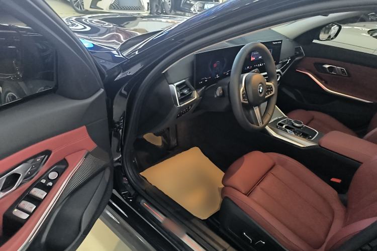Used BMW i3 2024 eDrive 40 L Midnight Edition Interior 3
