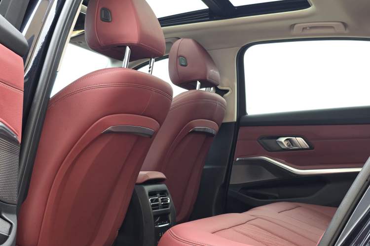 Used BMW i3 2024 eDrive 40 L Midnight Edition Interior 4
